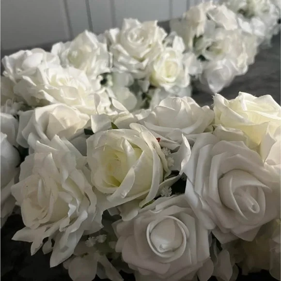 Elegant White Floral Garland - Picture 4 of 4